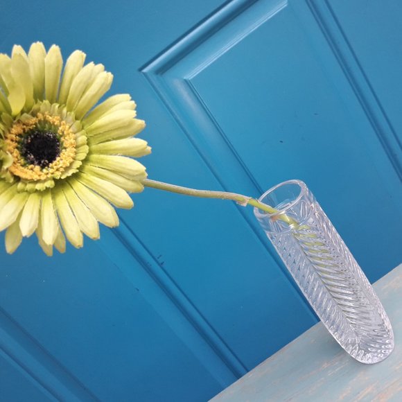 Crystal Vase Solid Glass Bud Vase Gorgeous Clear Glass Contemporary Design 7 in - Picture 1 of 16